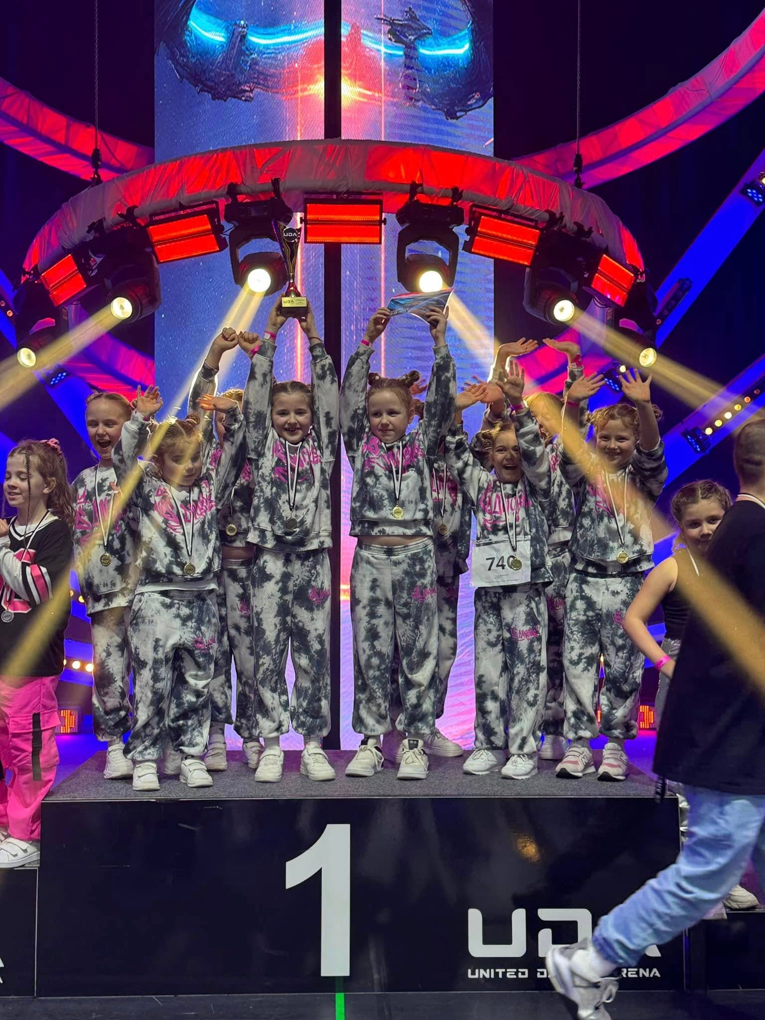 Pierwsze kroki, wielkie usmiechy i masa ruchu. Zajecia dla najmldszych zawsze maja najlepsza energie.